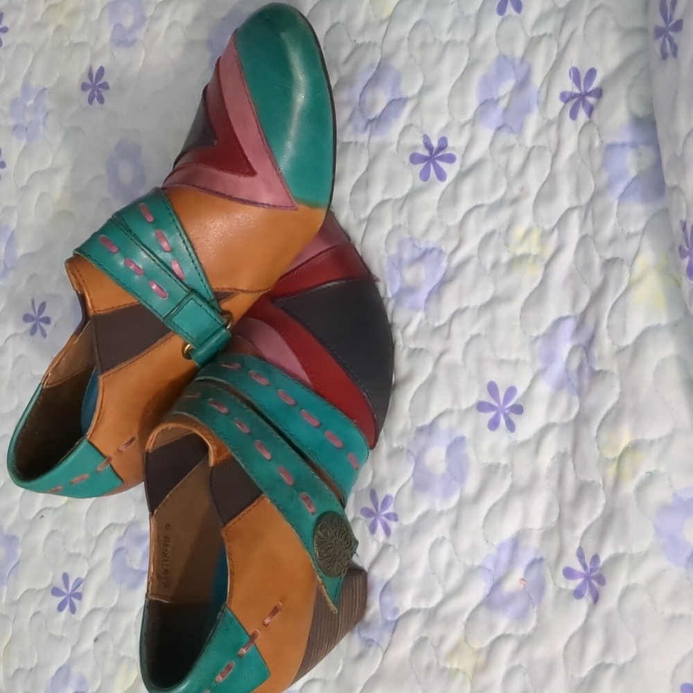 Green and Orange Flats with Zigzag Pattern - Picture 2 of 4